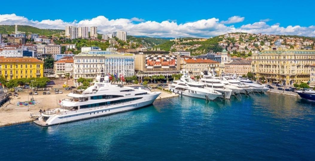 Rijeka Apartment With Free Parking And Large Balcony Exteriör bild